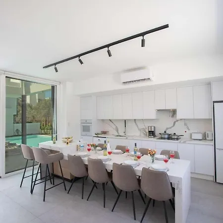 Villa Kube 4 *