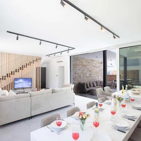 Kube 4 * Ayía Nápa